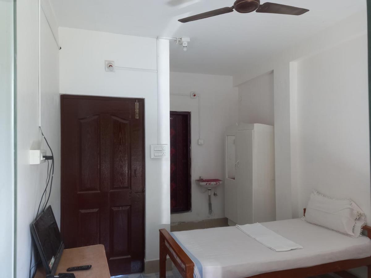 Parisha Residency- Temple Side Hotel チダンバラム エクステリア 写真